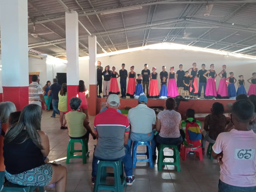 1MairaRodriguez's tweet photo. Me encanta compartir la cultura y tradiciones de mi tierra, soy una defensora de nuestro gentilicio, por ello  mi compromiso es fortalecer con impulsos sostenidos en el tiempo tan bellas actividades así como recuperar los espacios culturales! @MorelRodriguezA https://t.co/AQJhmC7onP