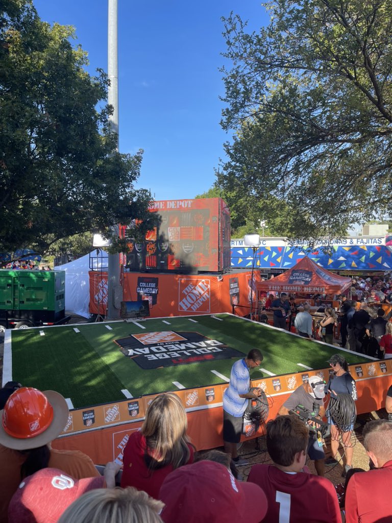 MDLBurroughs's tweet photo. Checked this off the list today 🤠🏈🐂 https://t.co/85OW2SqIQt