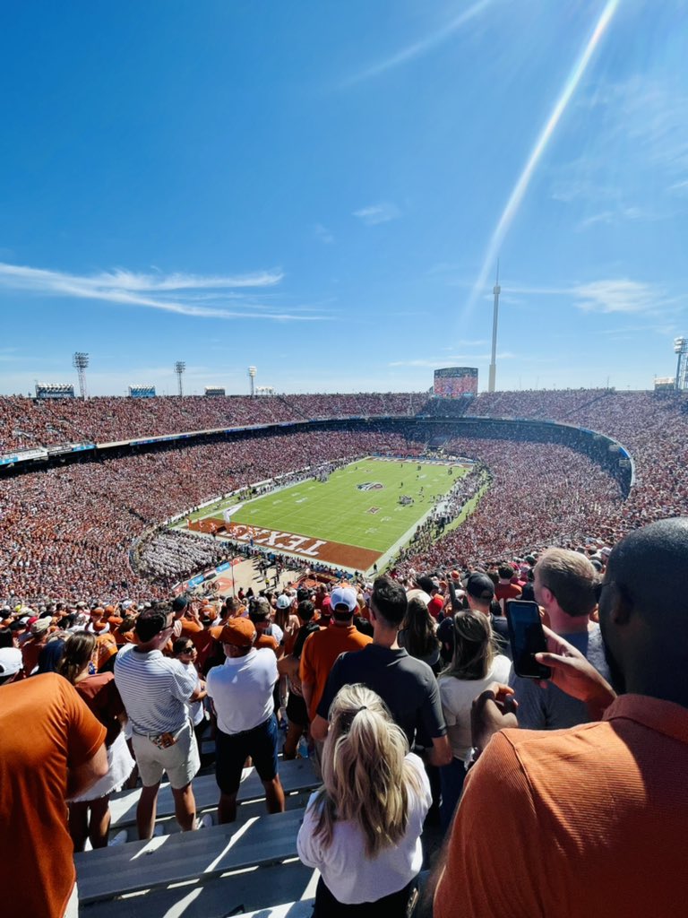 MDLBurroughs's tweet photo. Checked this off the list today 🤠🏈🐂 https://t.co/85OW2SqIQt