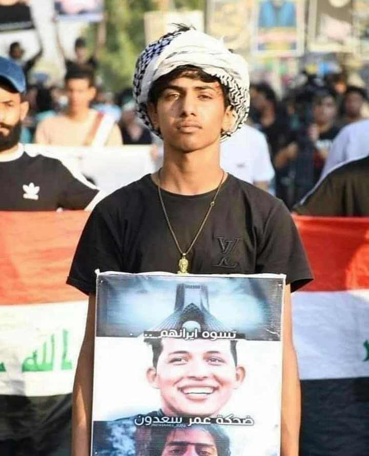لا توقِدوا الليلةَ
في بيتِ الشَّهيدِ أيَّ شيءٍ
فالجِّراحُ وحدَها تُضيءُ فوقَ رأسِهِ
و وحدَها لا تَنطفي الجِّراحْ