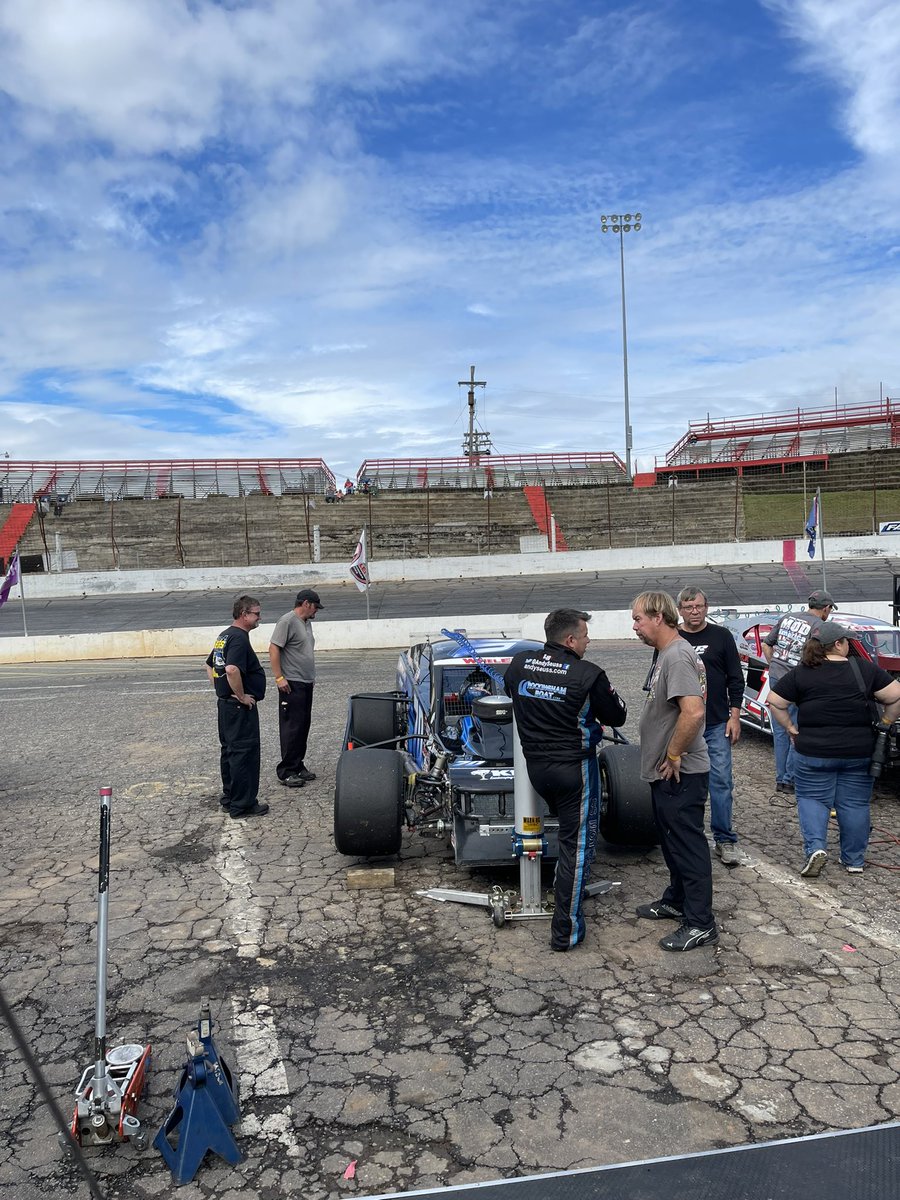 AndySeuss's tweet photo. Race day @hickoryspeedway https://t.co/vXC06KMg9m