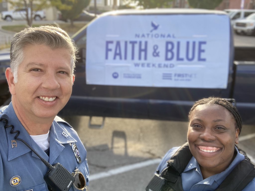 HamilAndy's tweet photo. Great distribution today for the Faith &amp; Blue weekend with KCPD’s CPD, EPD and the Macedonia Baptist church. Also, a big thanks to Harvesters Food Network￼ for the donations…
❤️👍 https://t.co/xP5m7HSFWD