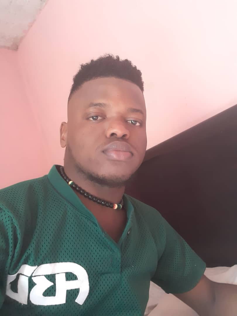 BaoulyNelson's tweet photo. Quand j'étais gamin, je vivais au pays en dehors et chaque jour ma vie était pleine de misère et de désespoir. https://t.co/CH643iG21v