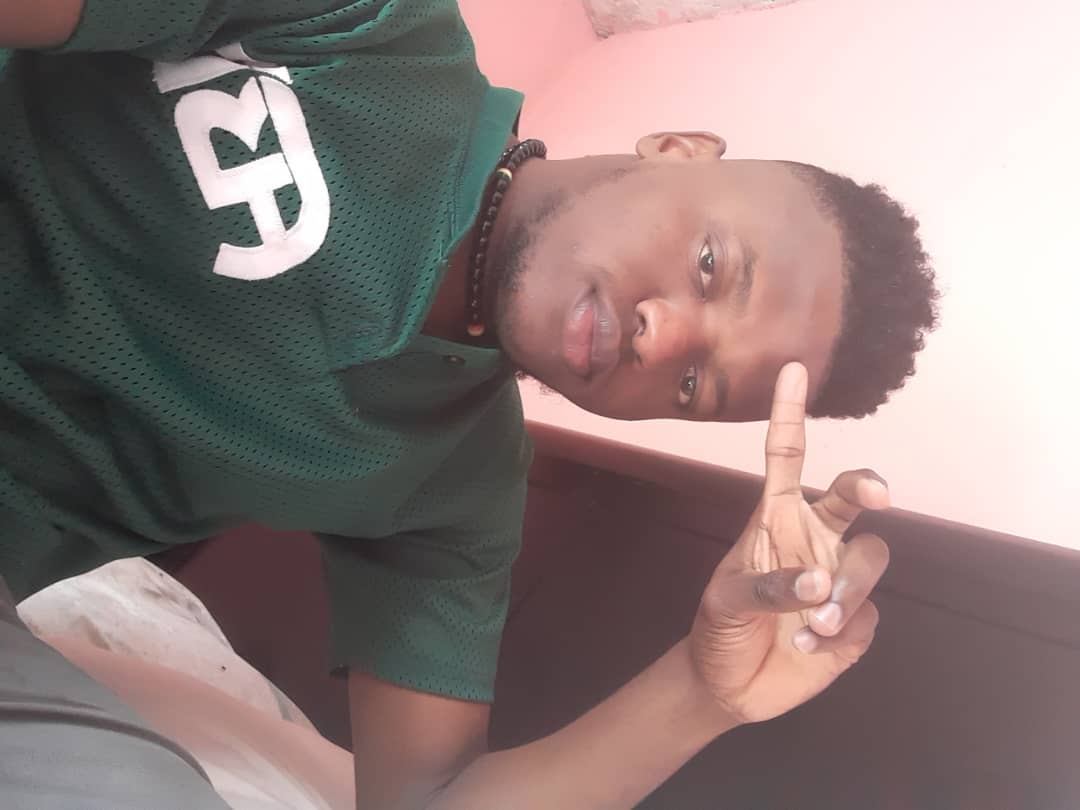 BaoulyNelson's tweet photo. Quand j'étais gamin, je vivais au pays en dehors et chaque jour ma vie était pleine de misère et de désespoir. https://t.co/CH643iG21v