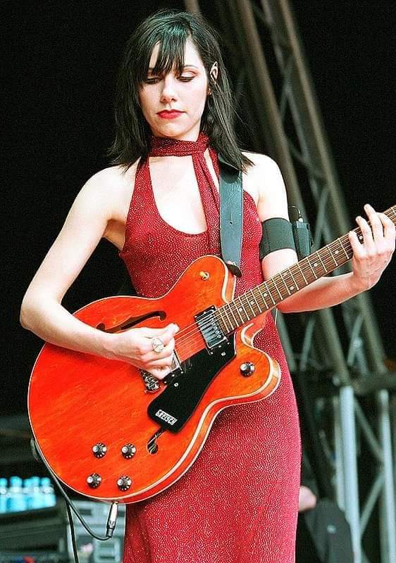 Happy birthday PJ HARVEY !
(October 9, 1969)    