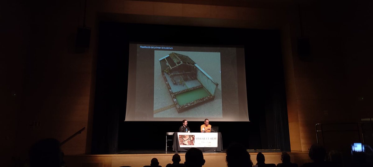 Aquest matí hem pogut escoltar als directors de les excavacions <a href="/dalcubierre/">Daniel Alcubierre</a>, <a href="/antoni_rigo/">Toni Rigo</a>, Jordi Ardiaca, Pere Lluís Artigues i als restauradors Silvia Llobet i Àlvar Mailan explicar-nos la #vil·laromana del #PontdelTreball a la Jornada de Conferències de la #VineaetAlni2021!