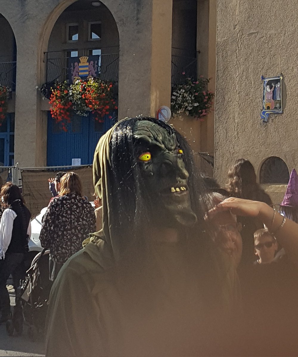jmcorti57's tweet photo. Fête de la #sorcière
En vert et contre tous !
#Rodemack #Moselle #Mosl https://t.co/4f8Syq2hji
