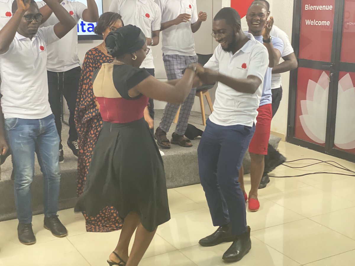 FatouThithi's tweet photo. C’est sur ces pas de danse que le @SalonComDigital se termine.
Merci à tous les intervenants @blemoul @elbahdara @Shemademboy @AGuibouBarry @moudjames23 @Senditoogn @Hassanehilal @LyBinta4 @CoachOsseni @InfoComGN @Mesrs_Gn @Monarch_GN @MonarchAcademyA #Kibaro #communication https://t.co/RKYF9AcB5B