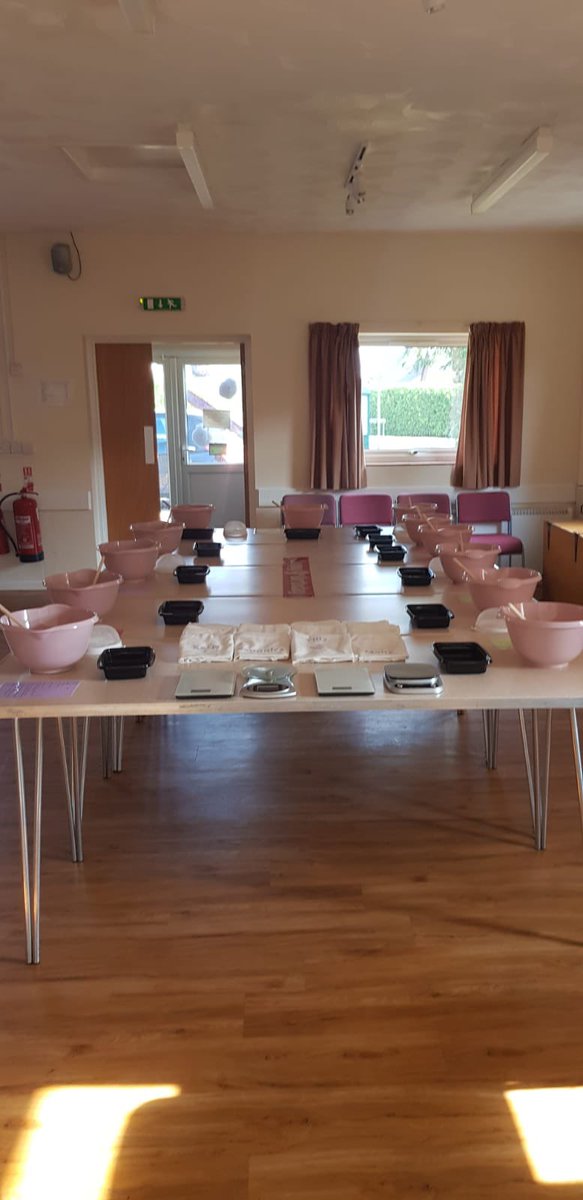 SarahPilgrim11's tweet photo. @BritishBakeOff My daughter had a bake off birthday party today for her 9th birthday. All 12 of them loved it and got to take all their bakes home🎂❤️ https://t.co/wYM4XRXGKA