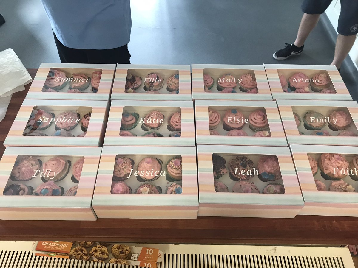 SarahPilgrim11's tweet photo. @BritishBakeOff My daughter had a bake off birthday party today for her 9th birthday. All 12 of them loved it and got to take all their bakes home🎂❤️ https://t.co/wYM4XRXGKA