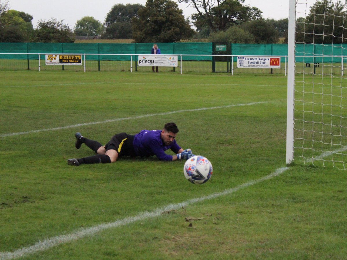torbs62's tweet photo. @EllesRangers_FC keeper made some fine saves this afternoon in their 3-3 draw against @CheadleNomads @nwcfl #grassrootsfootball #nonleaguefootball https://t.co/SEWOk11Bjz