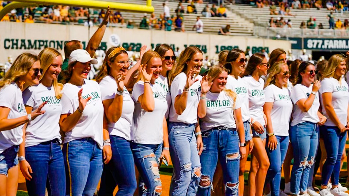 BaylorAthletics's tweet photo. Celebrating Champions.

#SicEm https://t.co/Sv2GqhzUWE