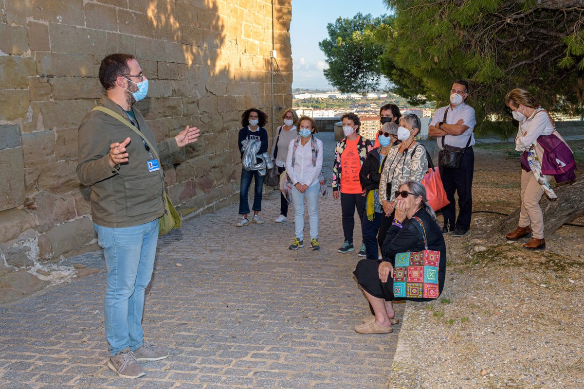 L'activitat estava organitzada per Viu l'Oest, guiatges turístics, i ha anat a càrrec del seu responsable i guia turístic, Jaume Marvà. Viu l'Oest també fa visites guiades al Centre Històric tots els dissabtes a la tarda