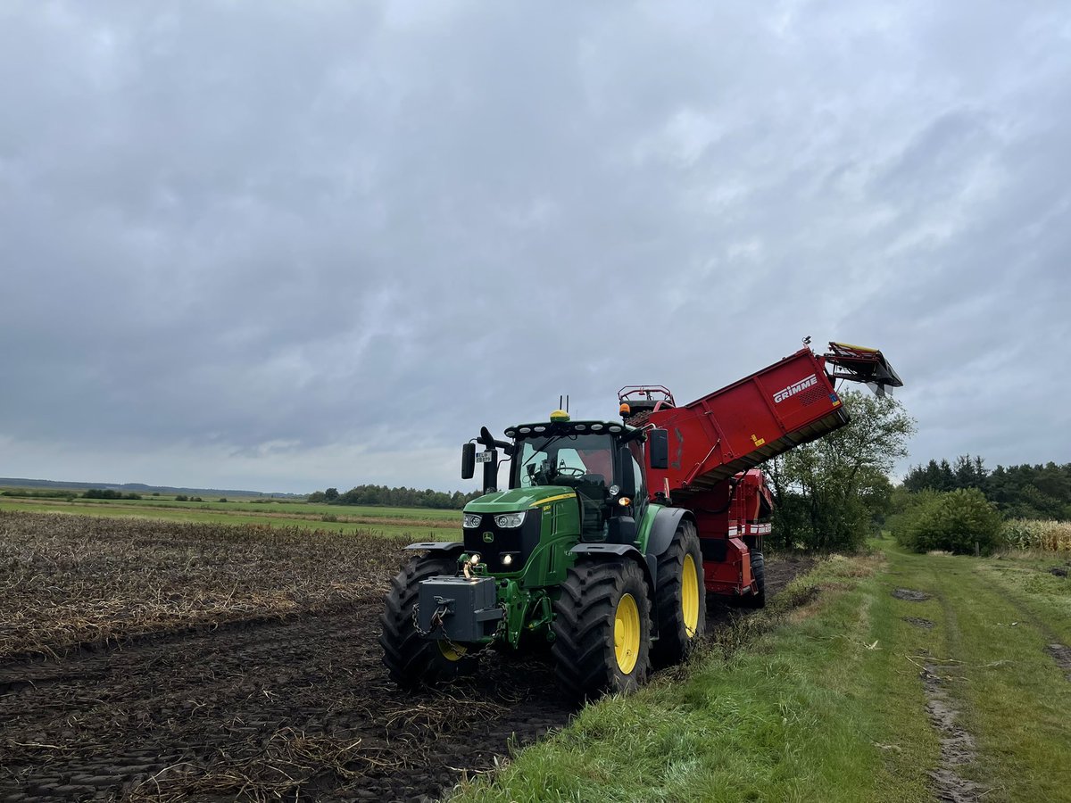 Franz_Broeker's tweet photo. #ranNFLsuechtig 
Ich sehe Björn Werner schon als unser Werbepartner in der Landwirtschaft. https://t.co/4rz3M5gPJ8