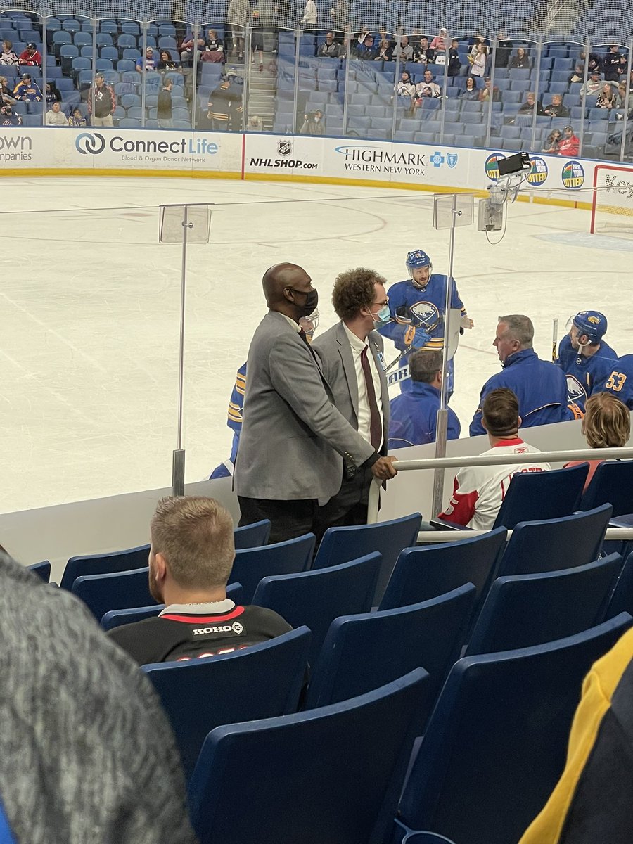 papertigerss's tweet image. Eichel stripped of captaincy and reduced to an arena usher #buffalosabres