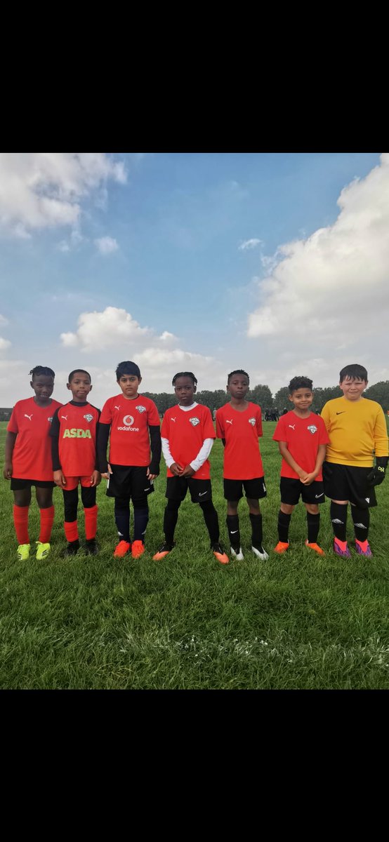 YoungStarsFC01's tweet photo. The boys 1st league game Vs FC Leytonstone. https://t.co/LDzpRYfaTL