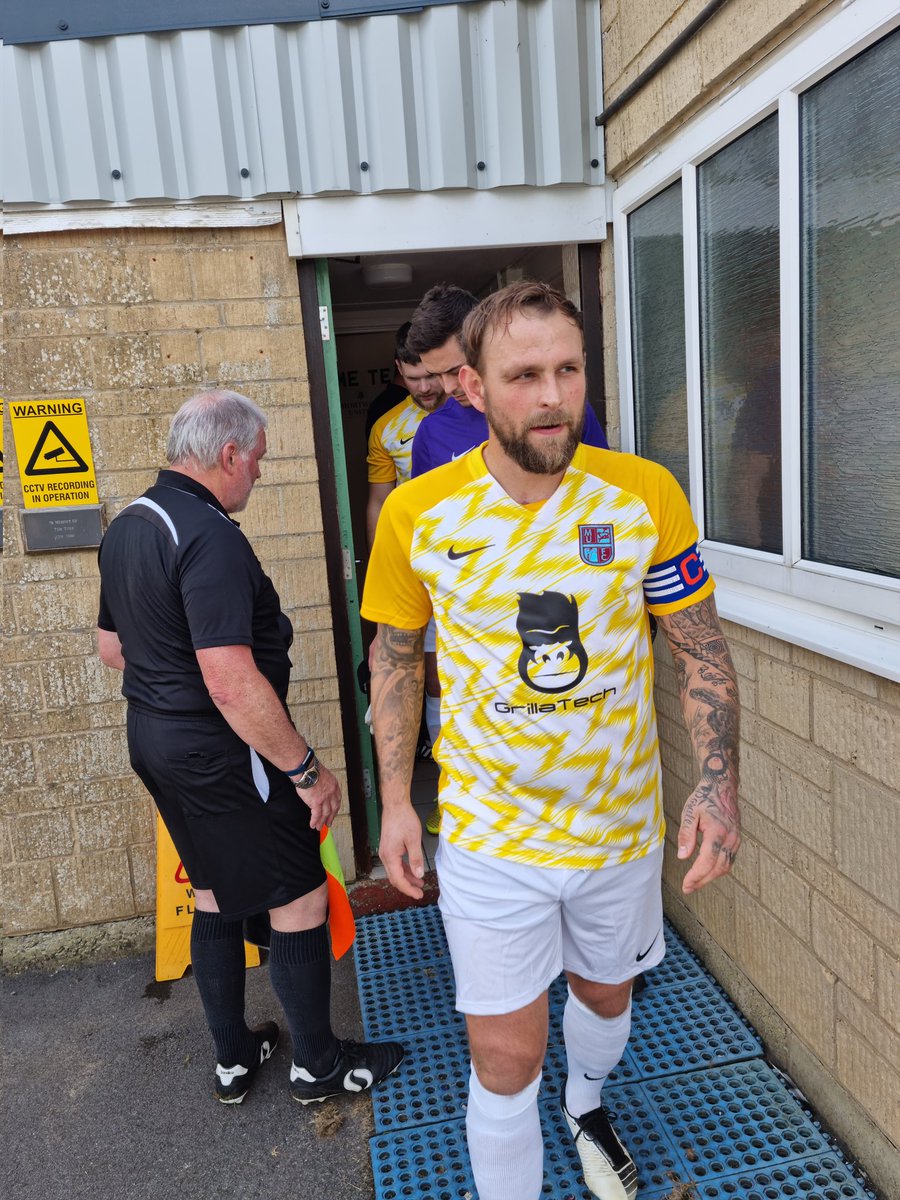MiltonUnited's tweet photo. Something new today! Our new Yellow @grillatech away kit made it's 1st appearance with skipper @Oggie1222 leading the lads out this afternoon.
#WeAreMilton #UTM https://t.co/jdK9ib9ozX