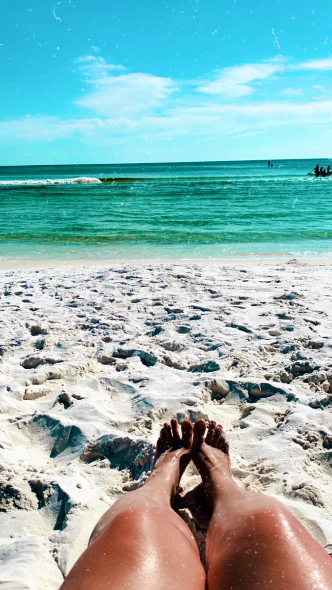 MindfckMistress's tweet photo. Beach day 🏖 send if you love my sandy toes 💸💕 https://t.co/NoERg8Yl9Z