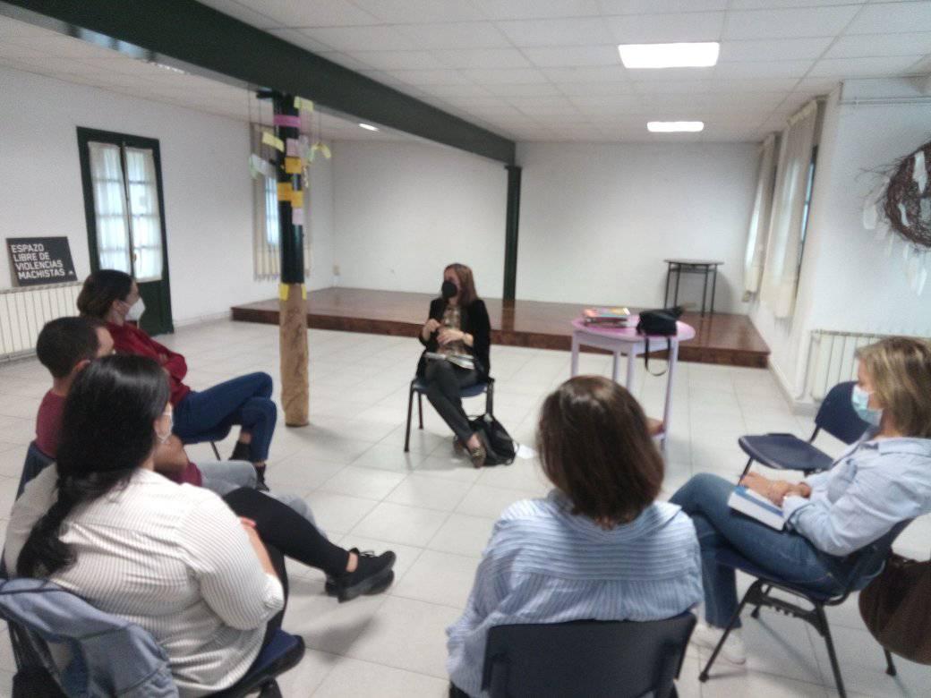 CapacesL's tweet photo. Moitas grazas a Marlene pola escola de familias, nunca falla.
Escola financiada polo programa de "Escola, formación e asesoramento de familias" subvencionado pola @Xunta  de Galicia-Consellería de Politíca Social, en colaboración con @AutismoGalicia . https://t.co/2eO5v44Cdy