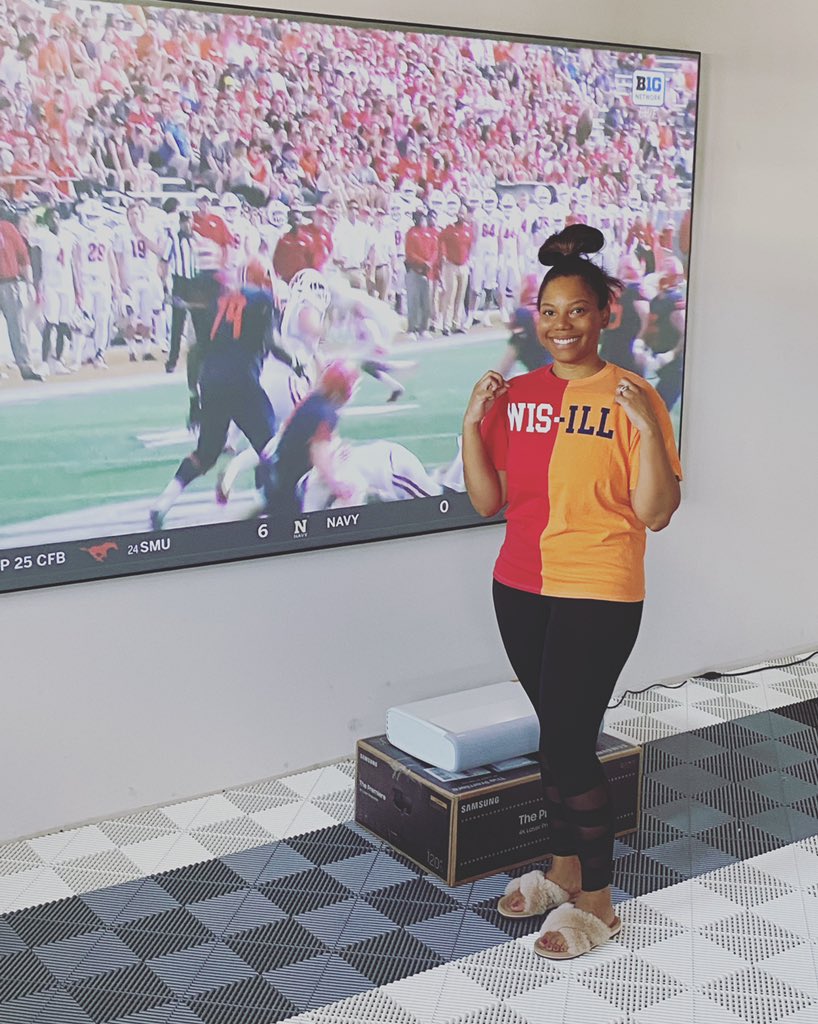 Lauren_Powell12's tweet photo. When you’re an alum of two @bigten schools and you don’t know who to root for 🤷🏽♀️🏈 #Solutioning #EtsyForTheWin #GoIllini #GoBadgers https://t.co/9XgRlO4ETV