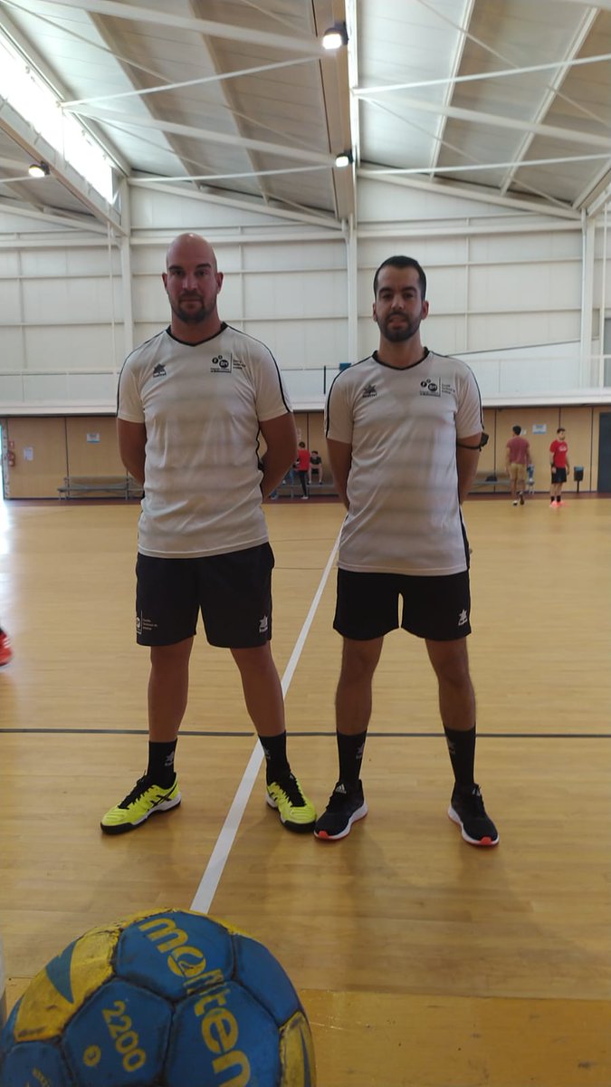 Empezamos el debut esta temporada en segunda nacional entre <a href="/ElVisoDelAlcor_/">El Viso del Alcor</a> y <a href="/balonmanosalle/">Balonmano La Salle</a> con <a href="/AlFonsoPrez69/">Alfonso Pérez</a>. Un placer dirigir el encuentro y gran deportividad de ambos equipos.