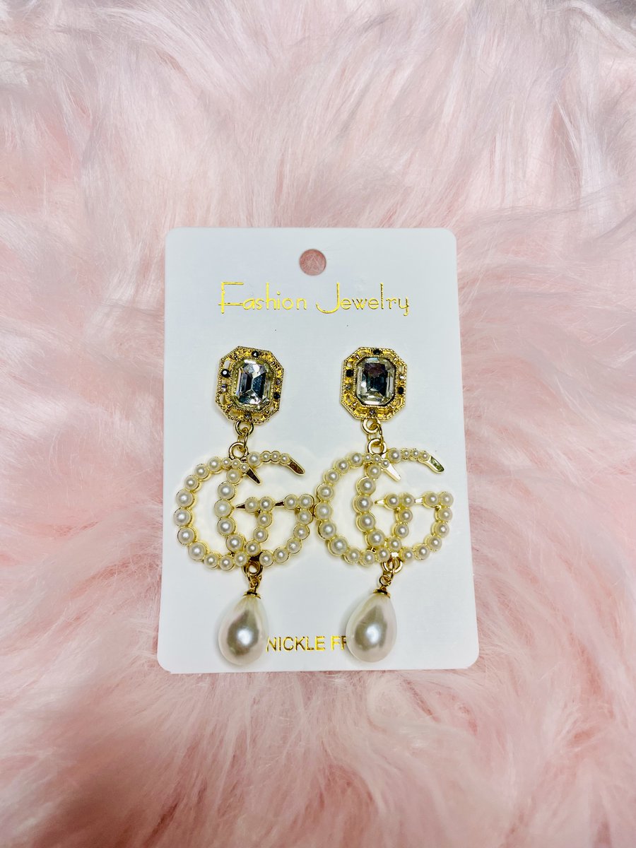 ShenMri's tweet photo. Shop with us! We have accessories, clothing, nail stickers and more! #supportsmallbusiness #accessories #nailart #nailstickers #nailtechs #bags #handbags #sunglasses #fashiondesignerinspired #affordable #WomenEmpowerement 

https://t.co/LkDb7z4nhv https://t.co/8pEBgou5Ve