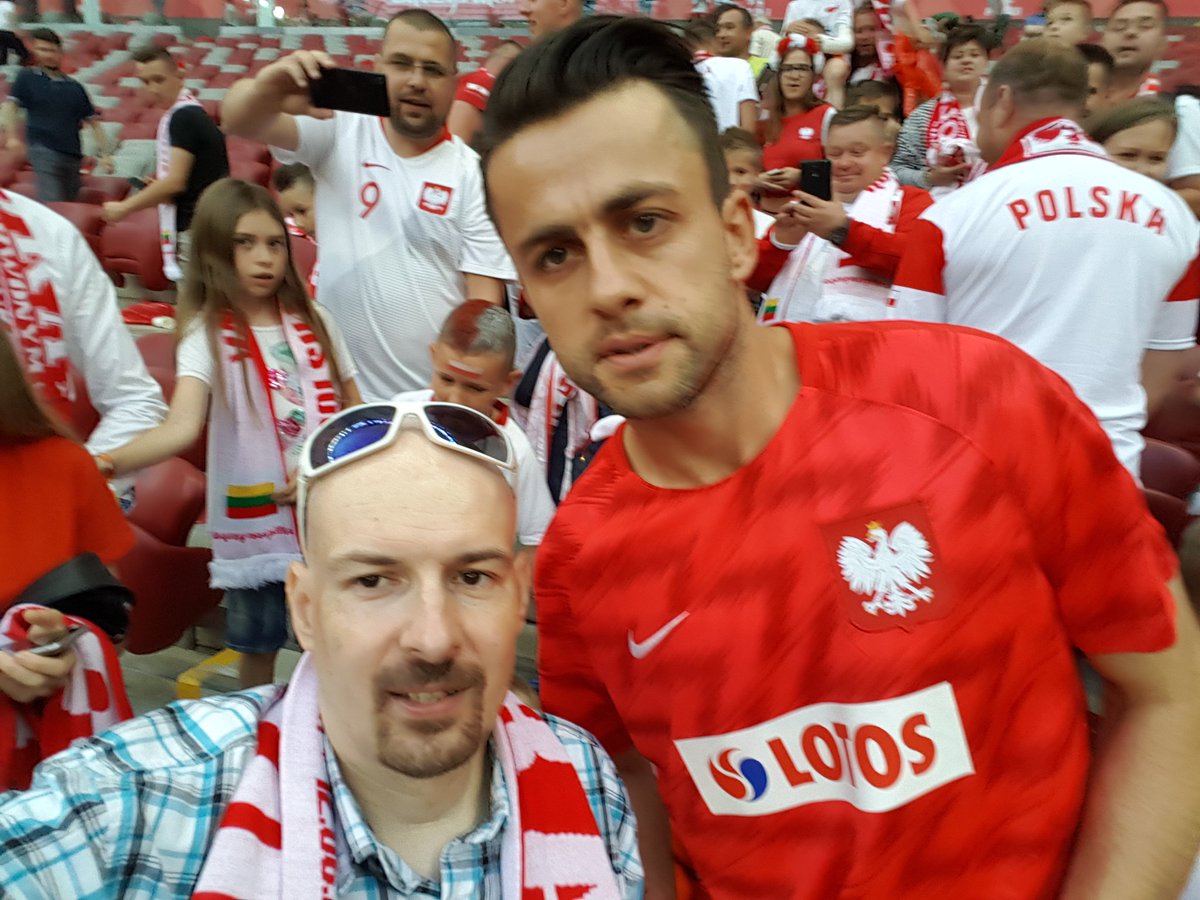 ElonsPers_01's tweet photo. Łukasz @LukaszFabianski dziękuję za wszystko co zrobiłeś dla reprezentacji Polski i czekam teraz że zagrasz w @LegiaWarszawa Szacunek za postawę na murawie i poza boiskiem. Powodzenia 💪💪💪 #POLSNM 🇵🇱🇵🇱🇵🇱 https://t.co/e5kwRy9ql4