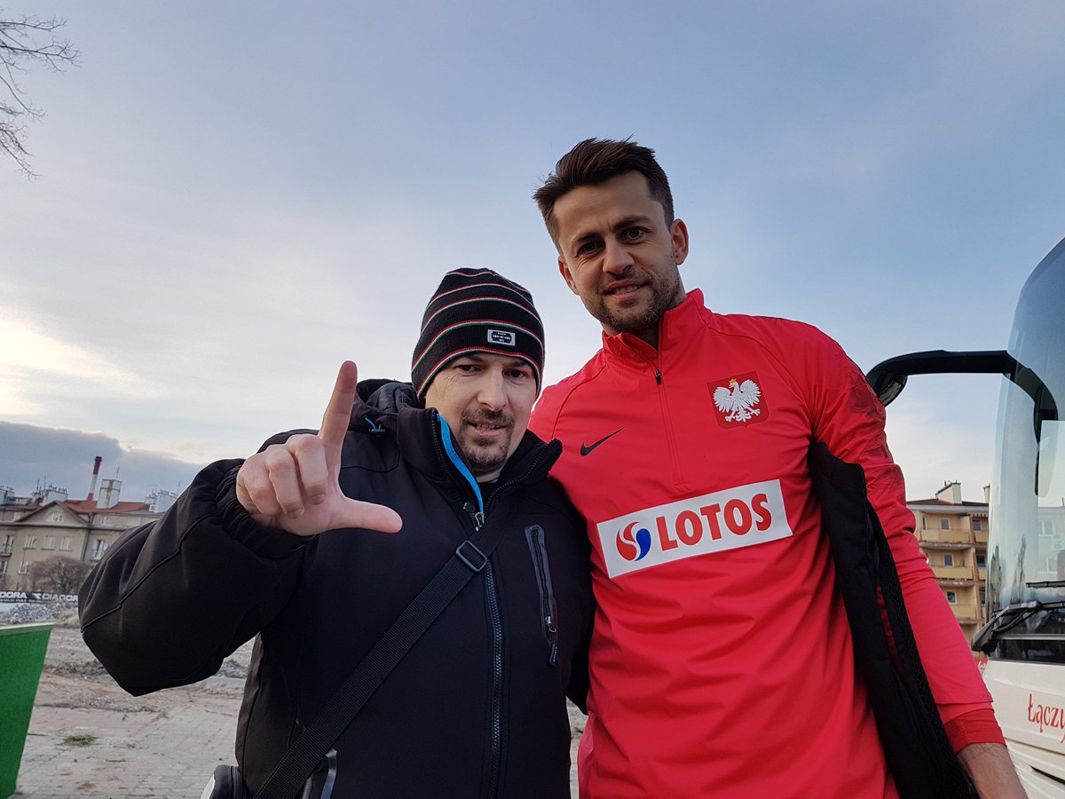 ElonsPers_01's tweet photo. Łukasz @LukaszFabianski dziękuję za wszystko co zrobiłeś dla reprezentacji Polski i czekam teraz że zagrasz w @LegiaWarszawa Szacunek za postawę na murawie i poza boiskiem. Powodzenia 💪💪💪 #POLSNM 🇵🇱🇵🇱🇵🇱 https://t.co/e5kwRy9ql4