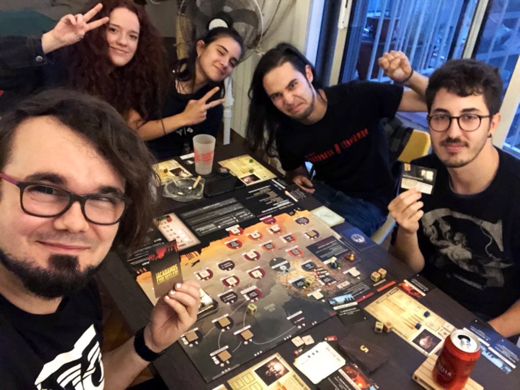 arnaumoody's tweet photo. Bye bye Führer🖖🏻
@ludonova #orquestanegra #hitlerdebemorir #juegosdemesa #modofacil @judithgoan @gigilopcas https://t.co/Um4aT3bp64
