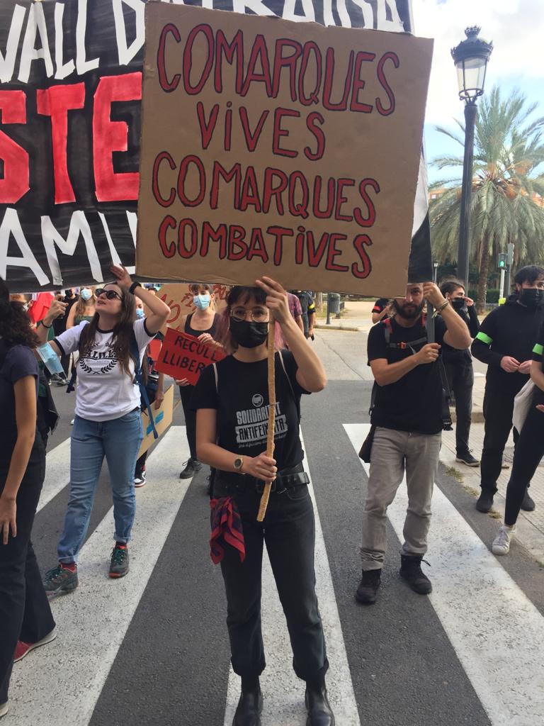 Cals_Flares's tweet photo. Un pas més, per crear comunitat per combatre al feixisme per organitzar-nos front l'ofensiva del capital.
Pais Valencià la tomba del feixisme.
🏴🚩 https://t.co/BnLT7Dw0Qf