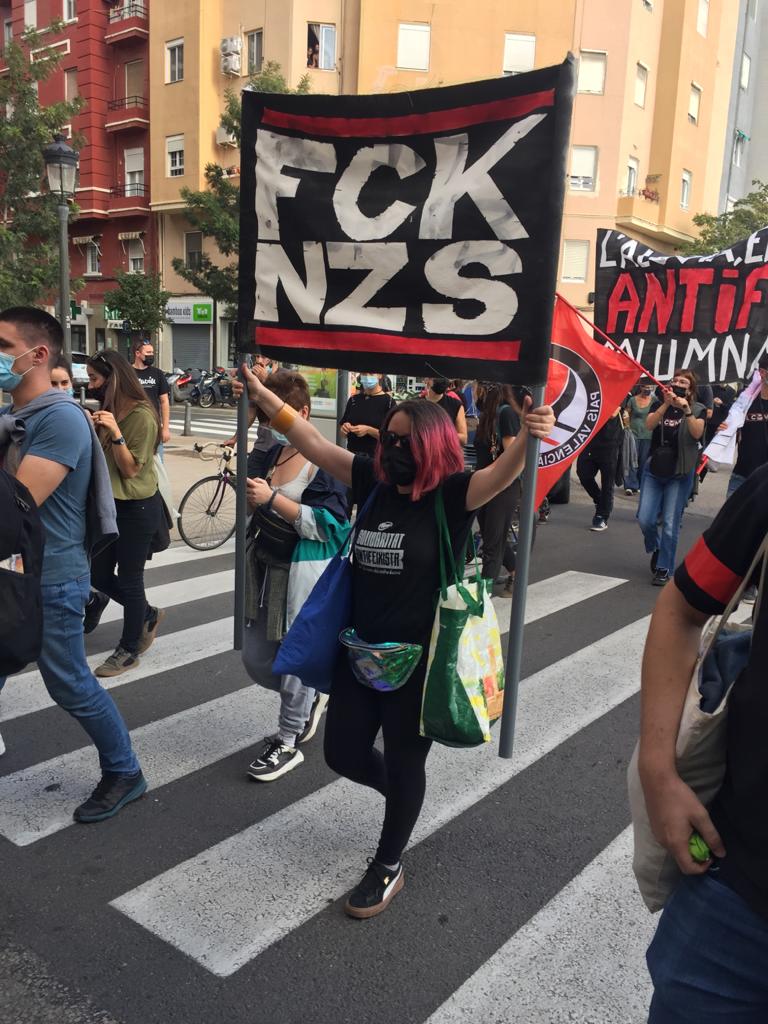 Cals_Flares's tweet photo. Un pas més, per crear comunitat per combatre al feixisme per organitzar-nos front l'ofensiva del capital.
Pais Valencià la tomba del feixisme.
🏴🚩 https://t.co/BnLT7Dw0Qf