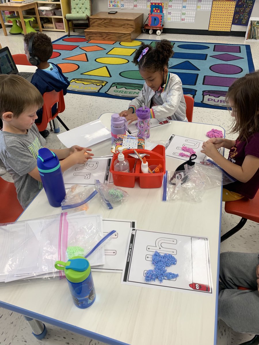 These kindergartners are rocking their reading stations! ⁦<a href="/SassySimm/">Amy Simmons</a>⁩ ⁦<a href="/Alex2Inspire/">𝙰𝚕𝚎𝚡𝚊𝚗𝚍𝚛𝚊 𝙼𝚊𝚛𝚝𝚒𝚗</a>⁩ ⁦<a href="/Stephparsons5/">Stephanie Parsons</a>⁩ ⁦<a href="/FollowingFowler/">Fowler Elementary</a>⁩ ⁦<a href="/WFISDschools/">Wichita Falls ISD</a>⁩