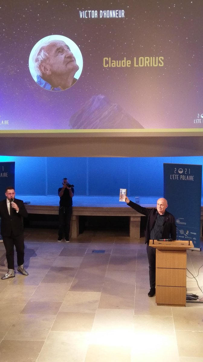 Bel hommage au glaciologue #ClaudeLorius qui reçoit le trophée Victor d'honneur <a href="/EtePolaire/">2021, l'Été polaire 🇫🇷❄️</a> <a href="/Le_Museum/">Muséum national d'Histoire naturelle</a>