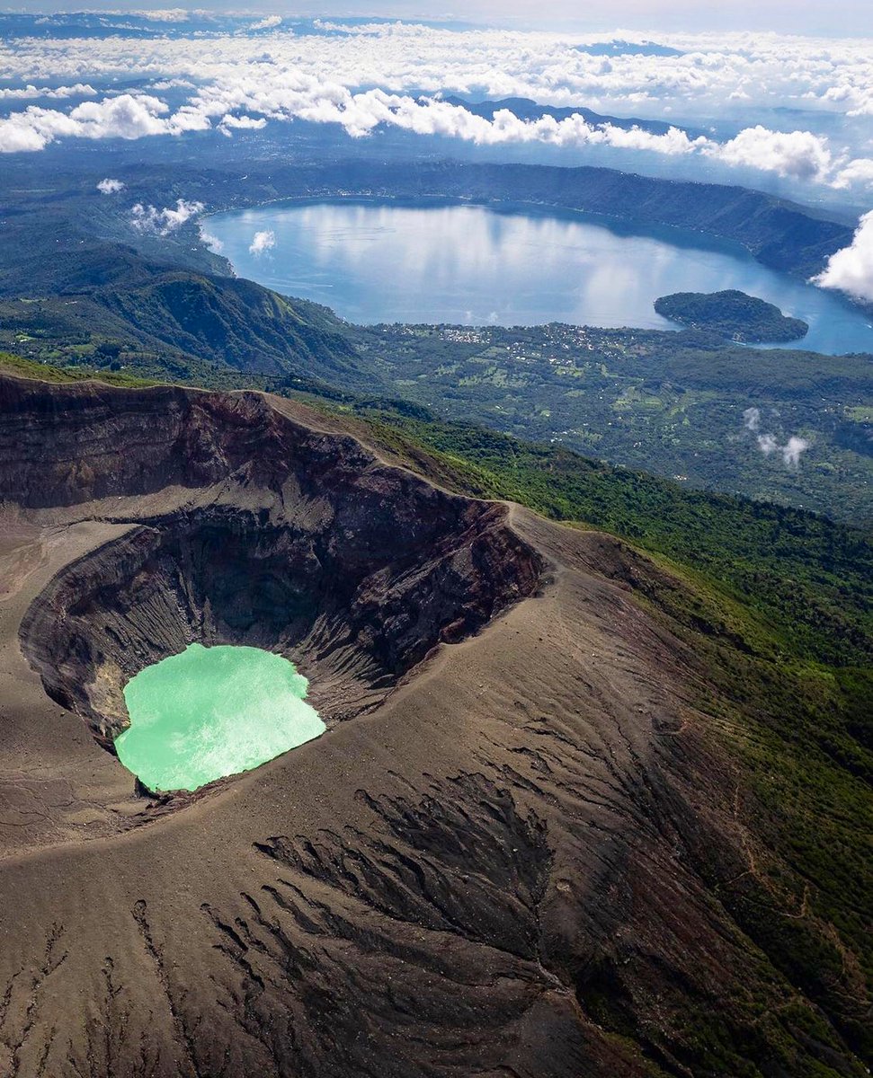 SivarCultura's tweet photo. Soberbios volcanes 🇸🇻⛰💙

📍Volcán Ilamatepeq y Lago de Coatepeque

📸SvolcanesSV https://t.co/OaC0l7A7Wi