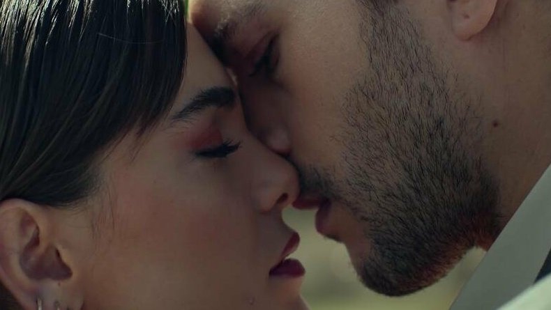 Öpüşmeden öpüşen başka cift var mı beee #itiraf #sonyaz