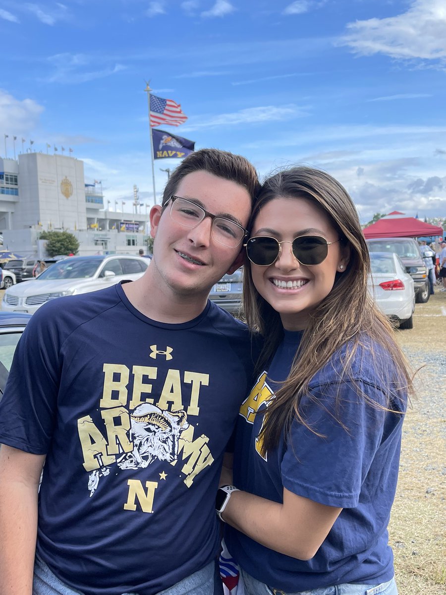 lorikate's tweet photo. #gonavy #GoNavy https://t.co/ZcD3oMGLCl