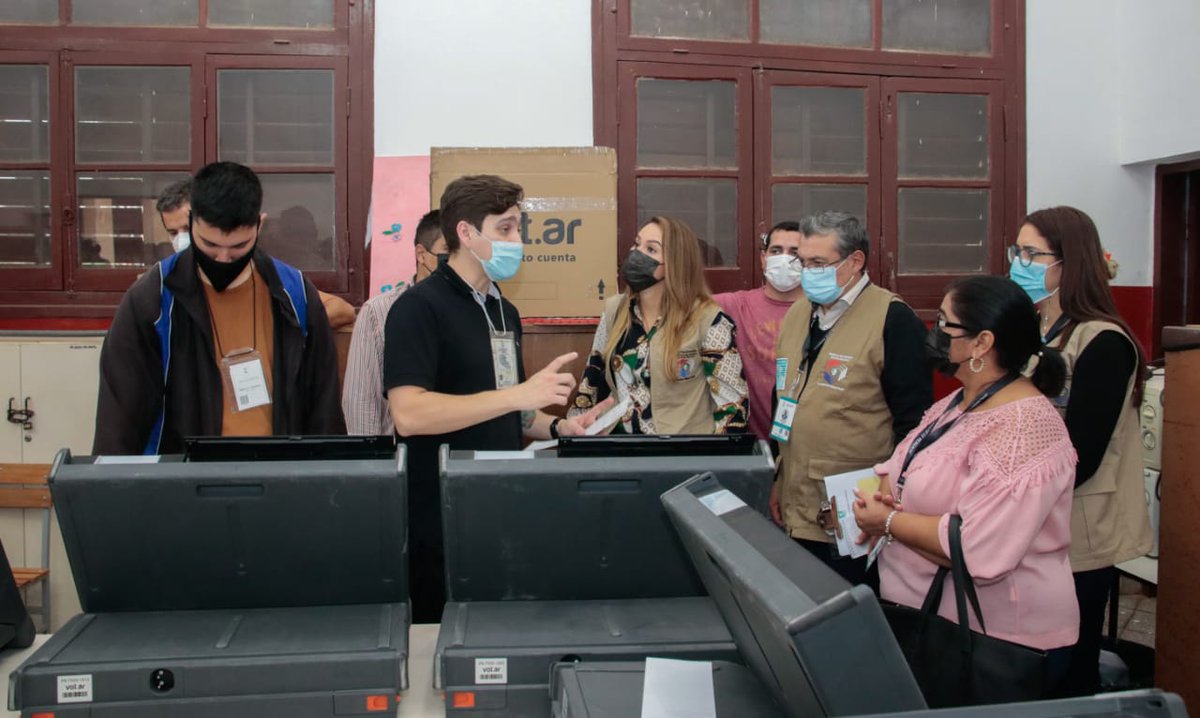 TSJE_Py's tweet photo. #EnDestaque 
Testeo de Máquinas de Votación desde los locales de votación se realizaron con total efectividad.

📍 Más detalles en:
https://t.co/6C2TcsDr6q https://t.co/Sxsf1gFISn