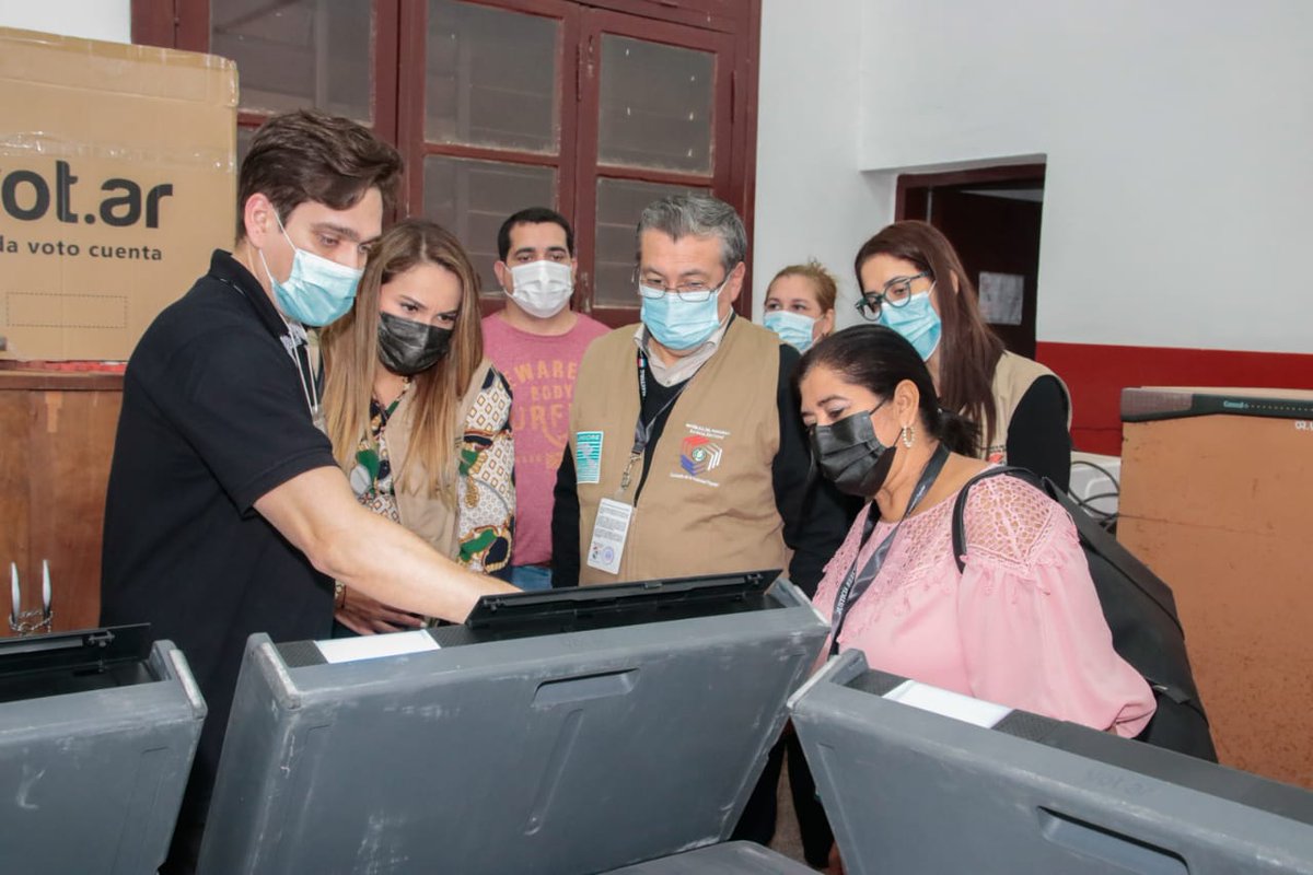 TSJE_Py's tweet photo. #EnDestaque 
Testeo de Máquinas de Votación desde los locales de votación se realizaron con total efectividad.

📍 Más detalles en:
https://t.co/6C2TcsDr6q https://t.co/Sxsf1gFISn