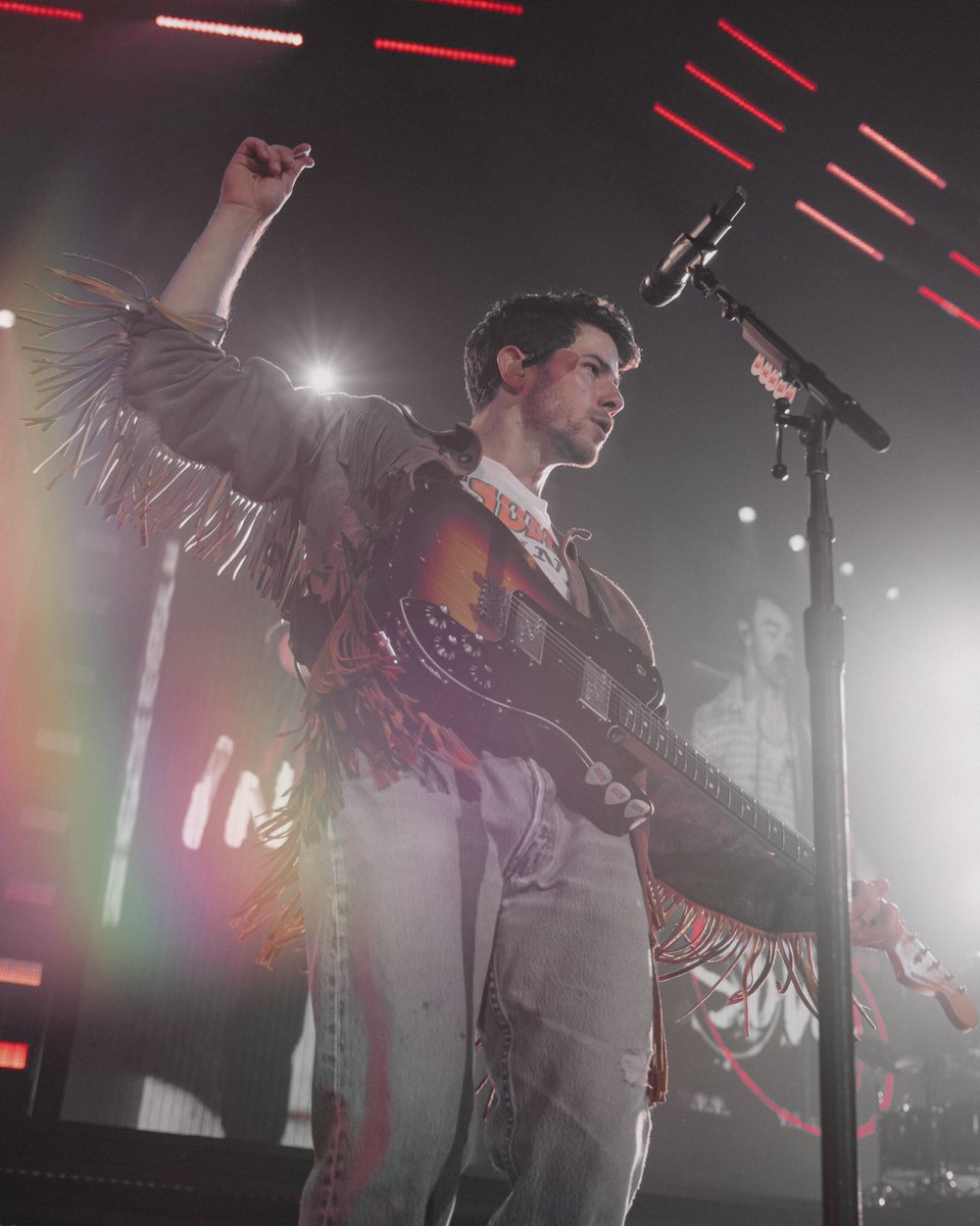 livesforjonas's tweet photo. . . . 𝗥𝗘𝗠𝗘𝗠𝗕𝗘𝗥 𝗧𝗛𝗜𝗦 𝗧𝗢𝗨𝗥 🎤
𝖢𝖺𝗆𝖽𝖾𝗇, 𝖭𝗂𝗀𝗁𝗍 𝟣𝟨
˓ #RTTJonasBrothersRP ˒

Cada día estamos más impresionados por tanto amor que nos han dado. Hacemos esto por ustedes y verlos disfrutando es lo más increíble de todo ¡Gracias Camden! https://t.co/FhRcPUwIKC