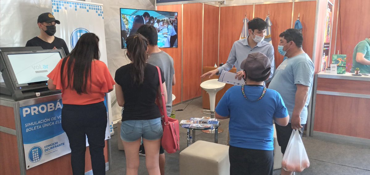 cdneuquen's tweet photo. En la #FeriaDelLibroNqn el #StandCD sigue activo. Te invitamos a conocer detalles sobre la casa legislativa de la ciudad y prácticar el sistema de voto electrónico. Te esperamos hasta las 0hs. https://t.co/yGbqqbt3eM