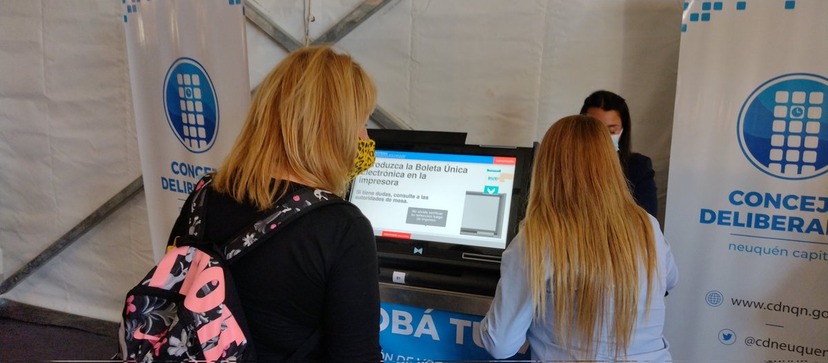 cdneuquen's tweet photo. En la #FeriaDelLibroNqn el #StandCD sigue activo. Te invitamos a conocer detalles sobre la casa legislativa de la ciudad y prácticar el sistema de voto electrónico. Te esperamos hasta las 0hs. https://t.co/yGbqqbt3eM