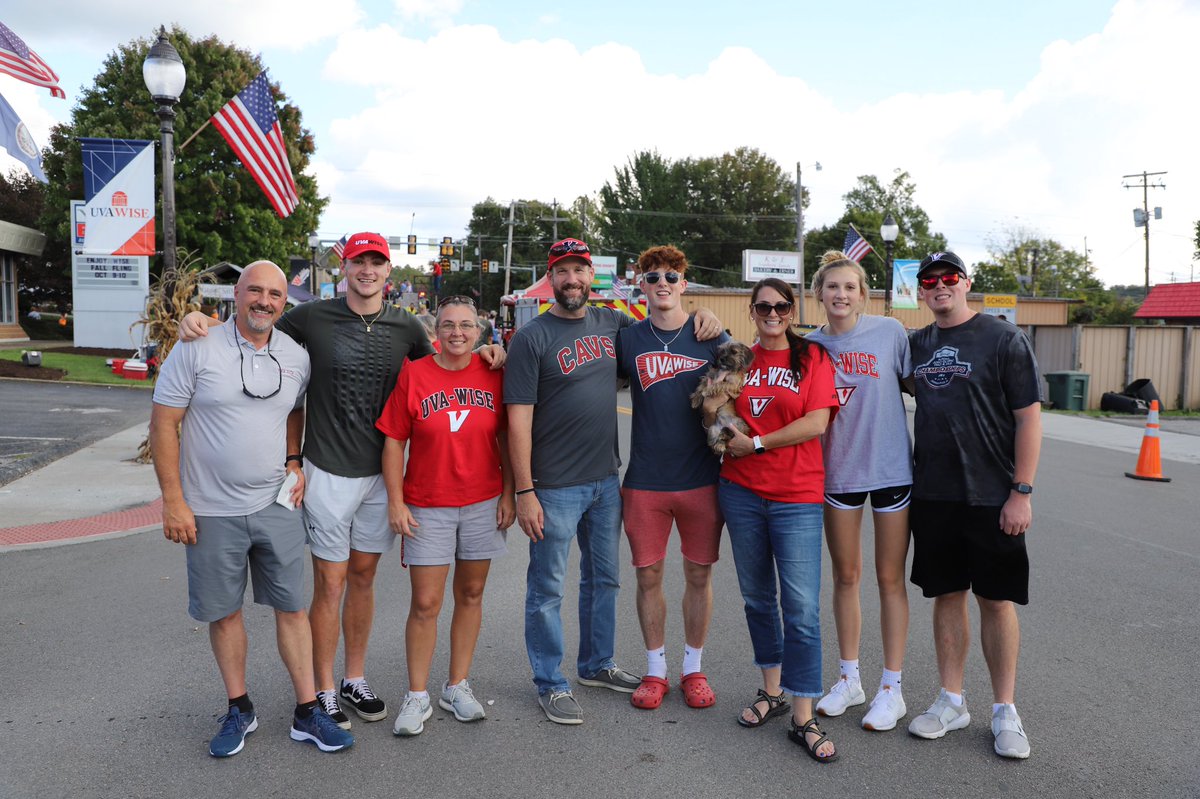 UVA_Wise's tweet photo. We ❤️ seeing our Cavs and their families having a great time in Wise at the Fall Fling!

Enjoy the music, buy some homemade crafts, and be sure to try some tasty treats from the food trucks! 

#UVAWise https://t.co/9kngGs6JAe