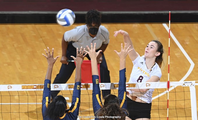 winthropvolley's tweet photo. Eagles Bounce Back, Defeat Asheville In Four Sets

🔗 https://t.co/sgNZh0voCN https://t.co/CiGckirHgq