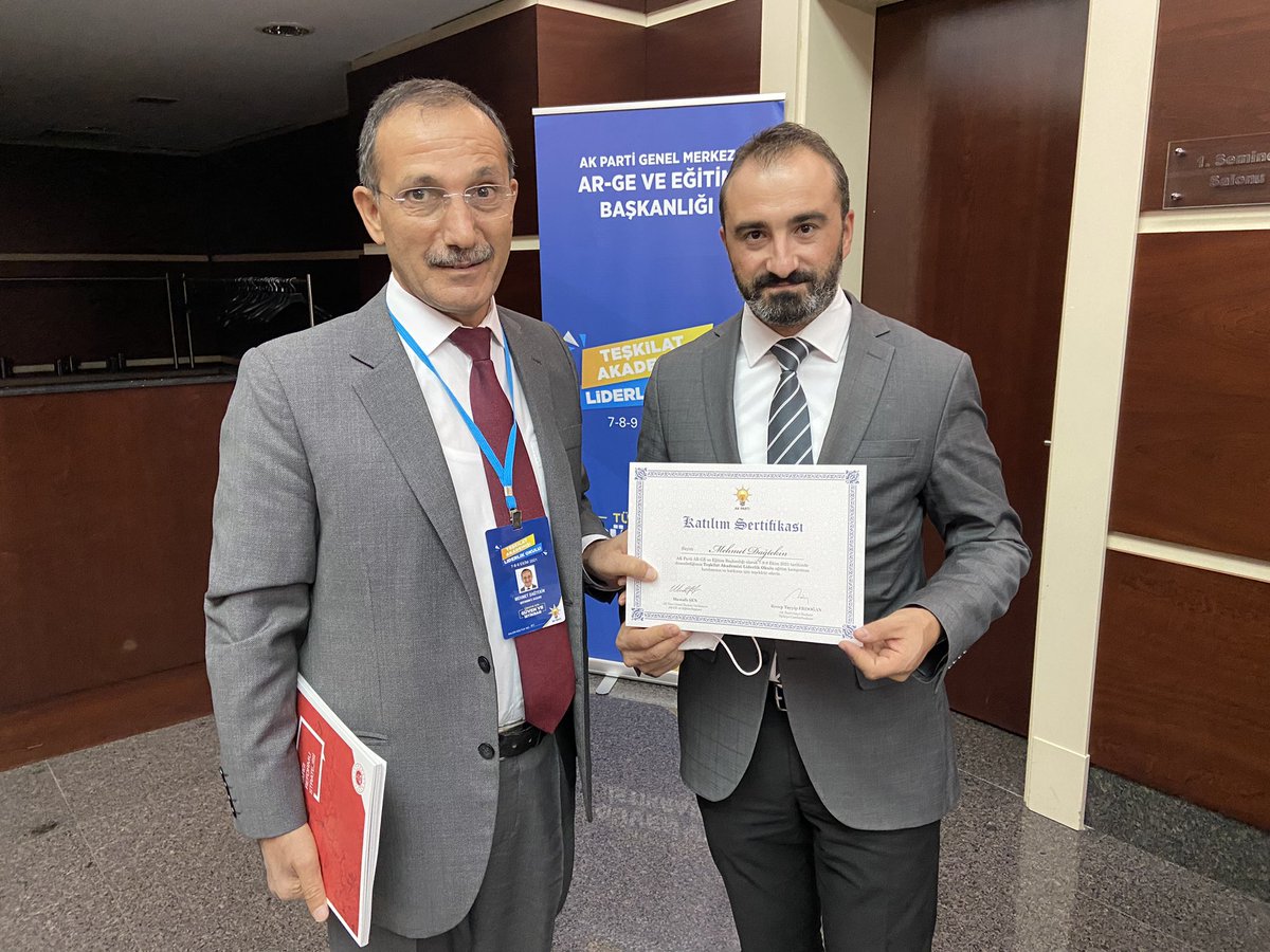 AR-GE ve Eğitim Başkanlığımızın Teşkilat Başkanlığımızla birlikte düzenlediği ve 7 Ekim'de Genel Başkanımız, Cumhurbaşkanımız Sayın <a href="/RTErdogan/">Recep Tayyip Erdoğan</a>’ın açılış dersiyle başlayan 3 günlük “Teşkilat Akademisi Liderlik Okulu Eğitim Programı”na katıldık.
Teşekkürler <a href="/mustafasenbd/">MUSTAFA ŞEN</a>