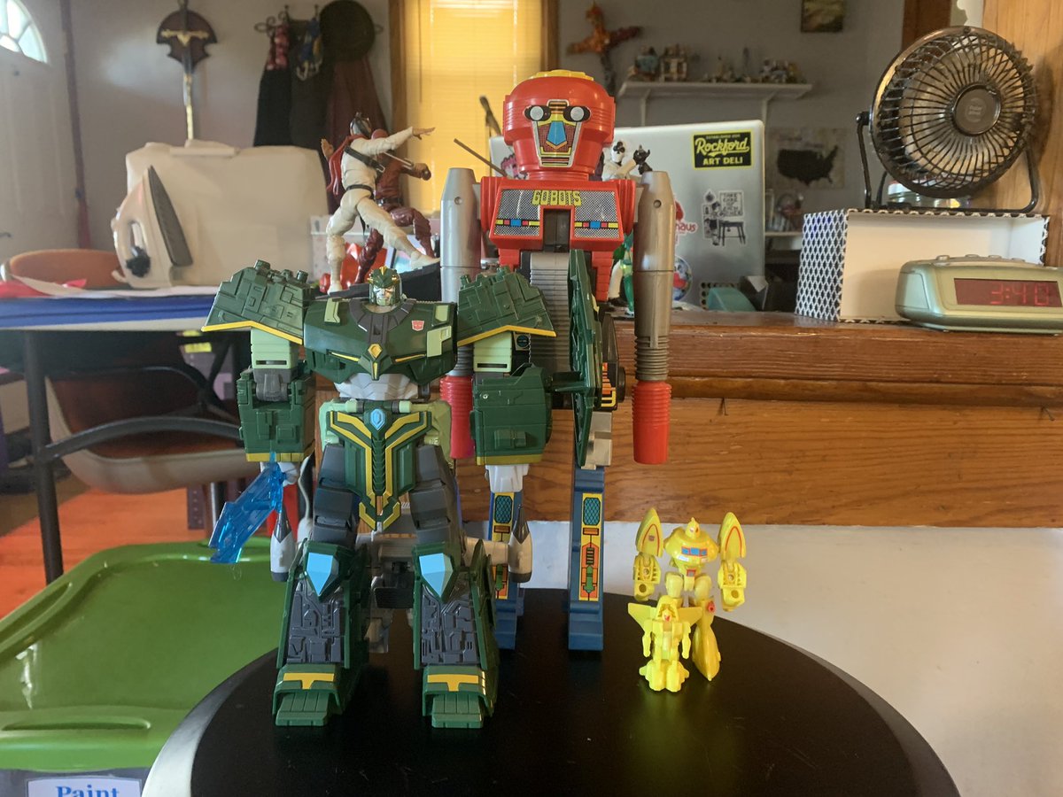 DrGimic's tweet photo. A few cool recent table-bots!
#Transformers #GoBots #Rogun #Iaconus #Scrounge #Cybaxx https://t.co/yELnswrvHD