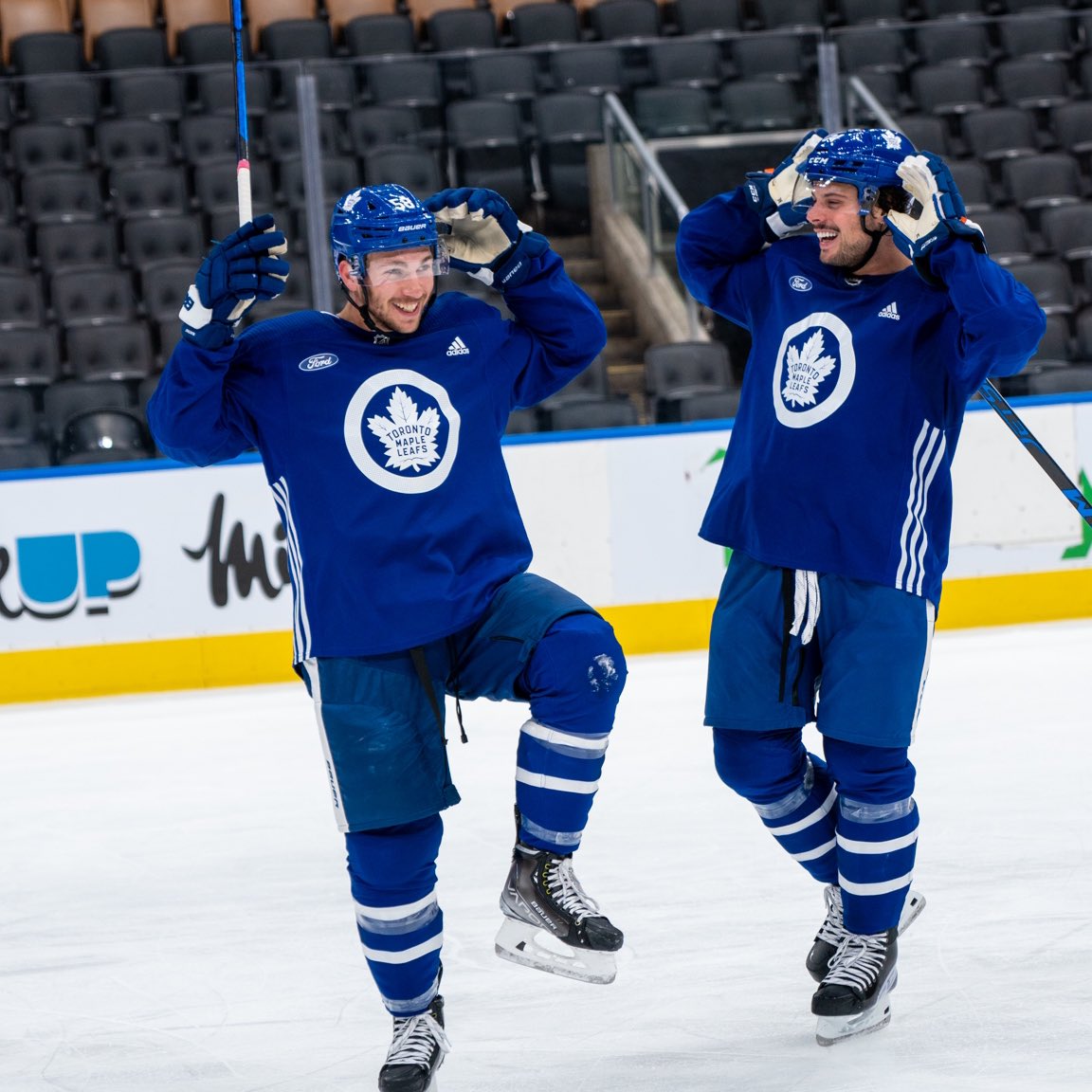 MapleLeafs's tweet photo. Buds being buds 😂😁

#LeafsForever https://t.co/SEWRuzpCWj