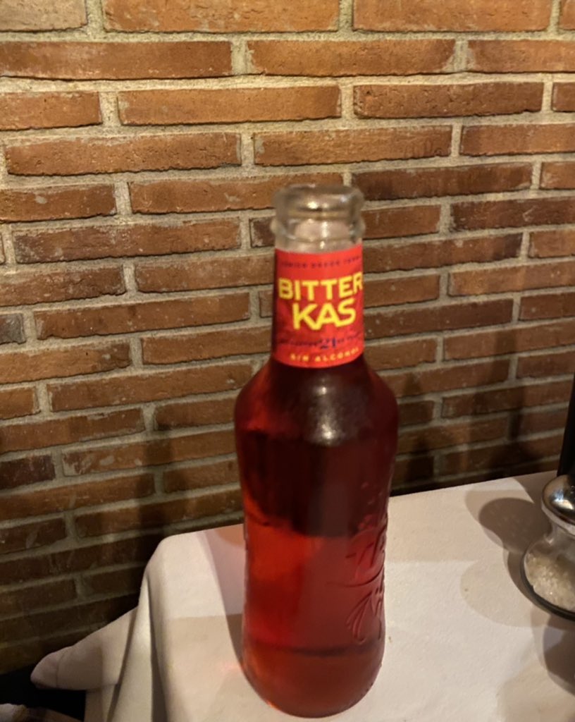 No acepto haters del Bitter Kas. 

En mi experta opinión: la mejor bebida del planeta.