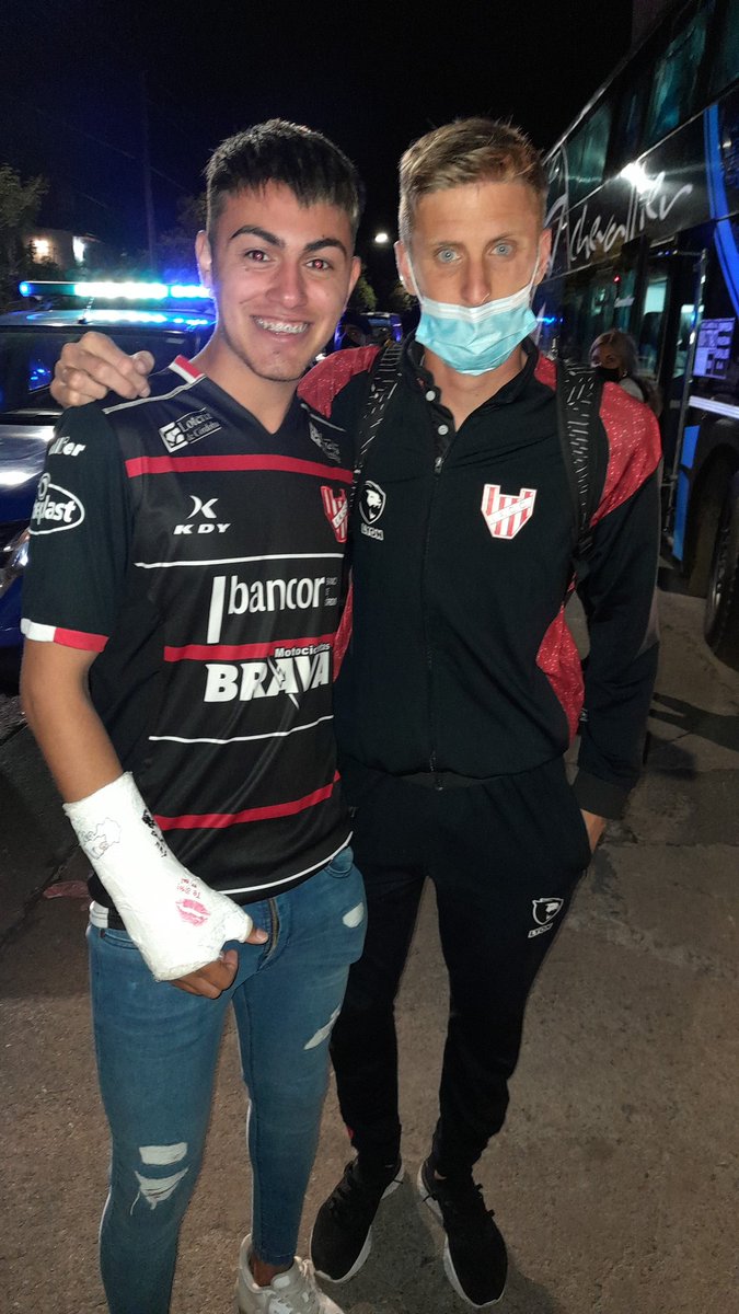 Ramiroalejo10's tweet photo. Te lo pedí por tweet y anoche tuve la oportunidad de pedirtelo en persona. No te vayas nunca Crack⚽️💪🏽 @RodriMazur 🇦🇹 https://t.co/DiIQEzhgW7