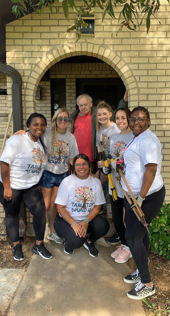 LathesTowns's tweet photo. Thank you @tarletonstudent and round-up alumni for serving our community! #TarletonTogether #TarletonStronger #TarletonExcellence #TarletonRespect #TarletonIntegrity #RollTexans https://t.co/Cx14ty1Xg1