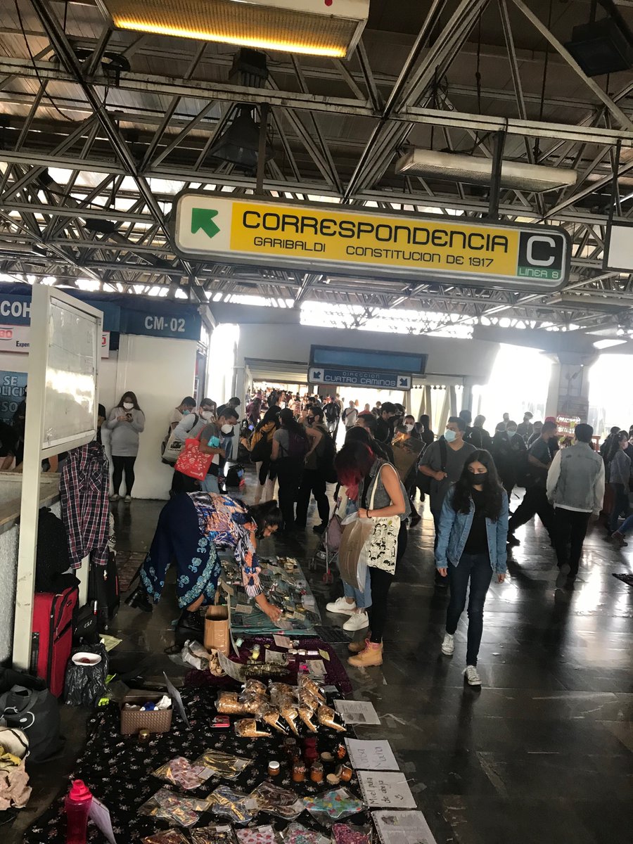 Alday_Ric's tweet photo. Metro Chabacano esta invadido de vendedores @MetroCDMX https://t.co/hNNxdgZqr8